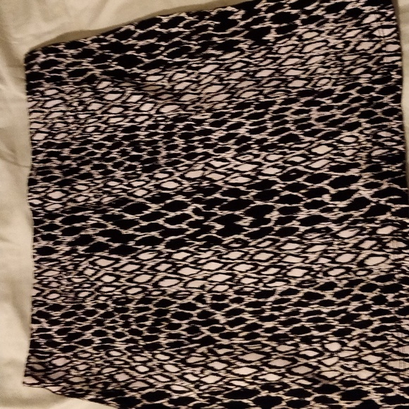 Atmosphere Dresses & Skirts - Black and white snakeskin pattern mini skirt